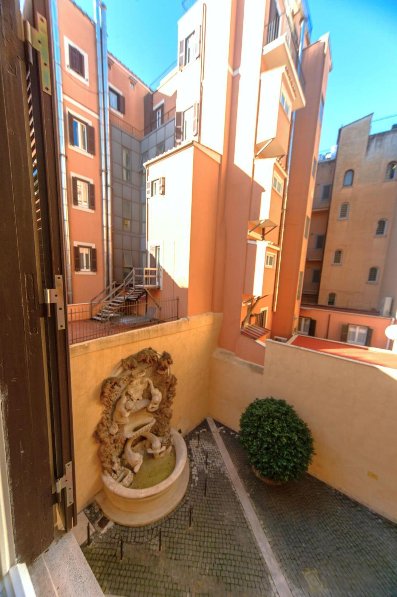 Bernini Stay, Next To Trevi Fountain Rom Eksteriør billede